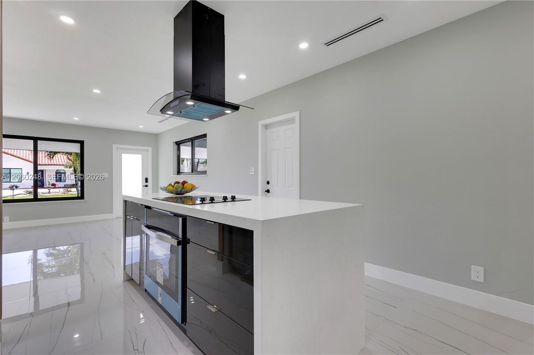 En Venta: $749,000 (3 camas, 3 baños, 1347 Pies cuadrados)