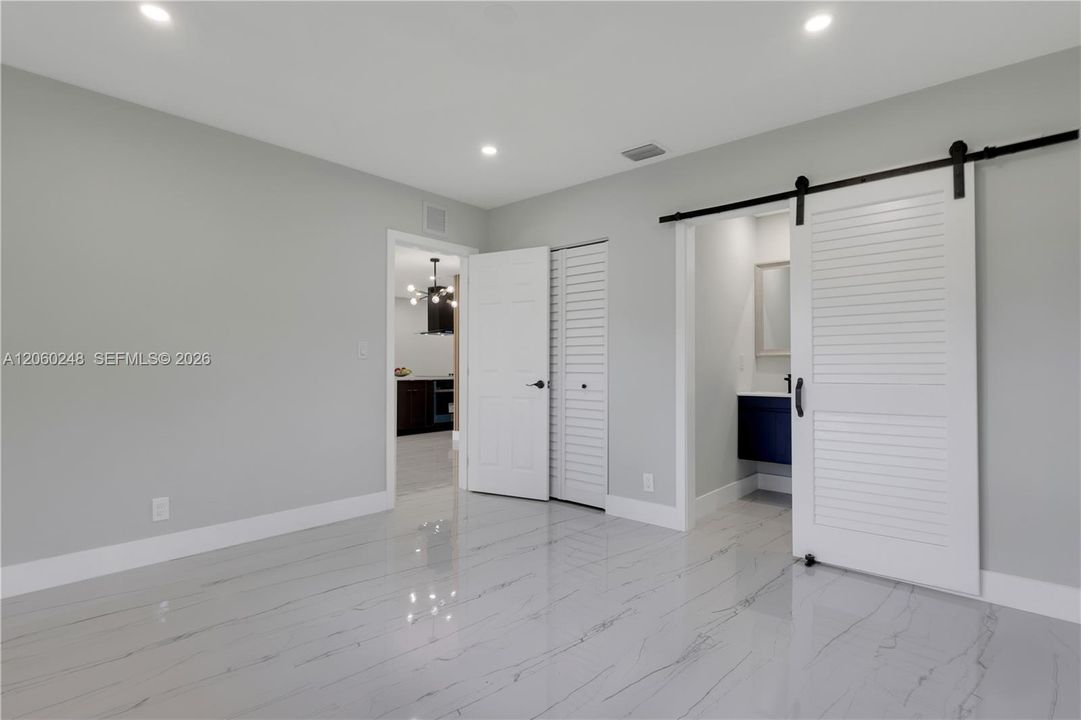 En Venta: $749,000 (3 camas, 3 baños, 1347 Pies cuadrados)