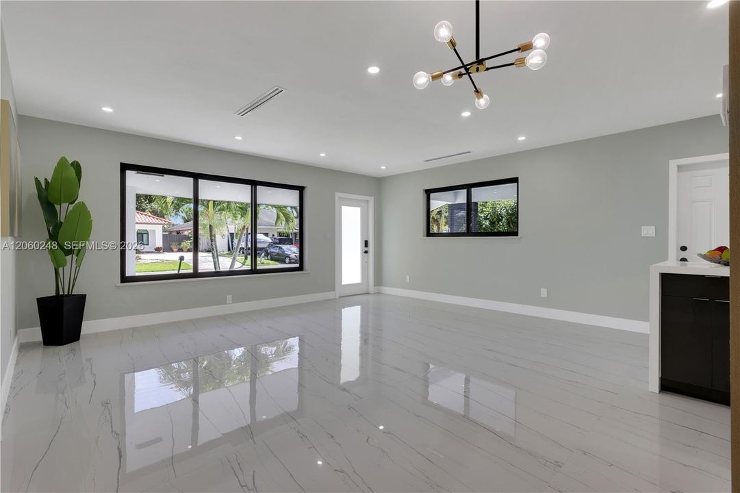 En Venta: $749,000 (3 camas, 3 baños, 1347 Pies cuadrados)