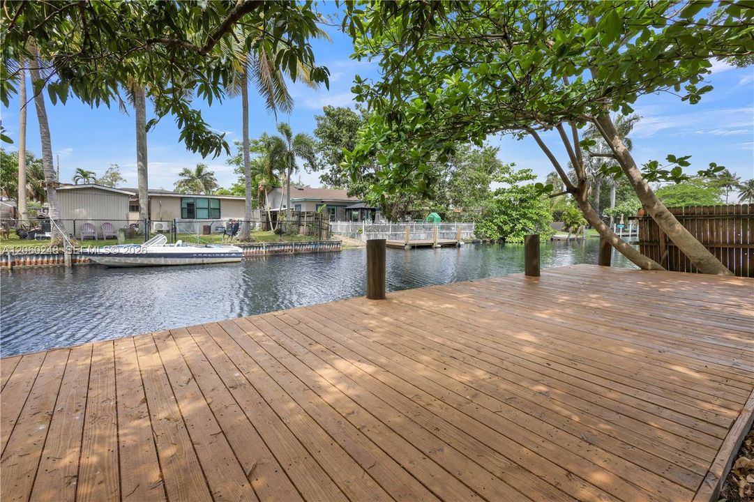 En Venta: $749,000 (3 camas, 3 baños, 1347 Pies cuadrados)