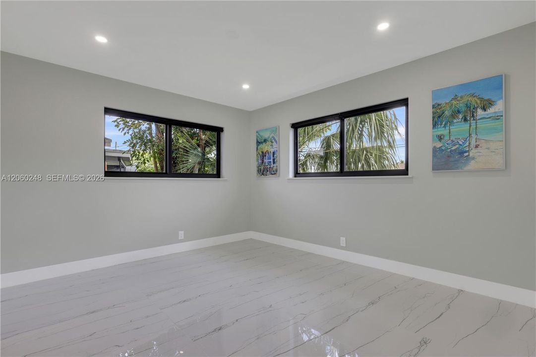 En Venta: $749,000 (3 camas, 3 baños, 1347 Pies cuadrados)