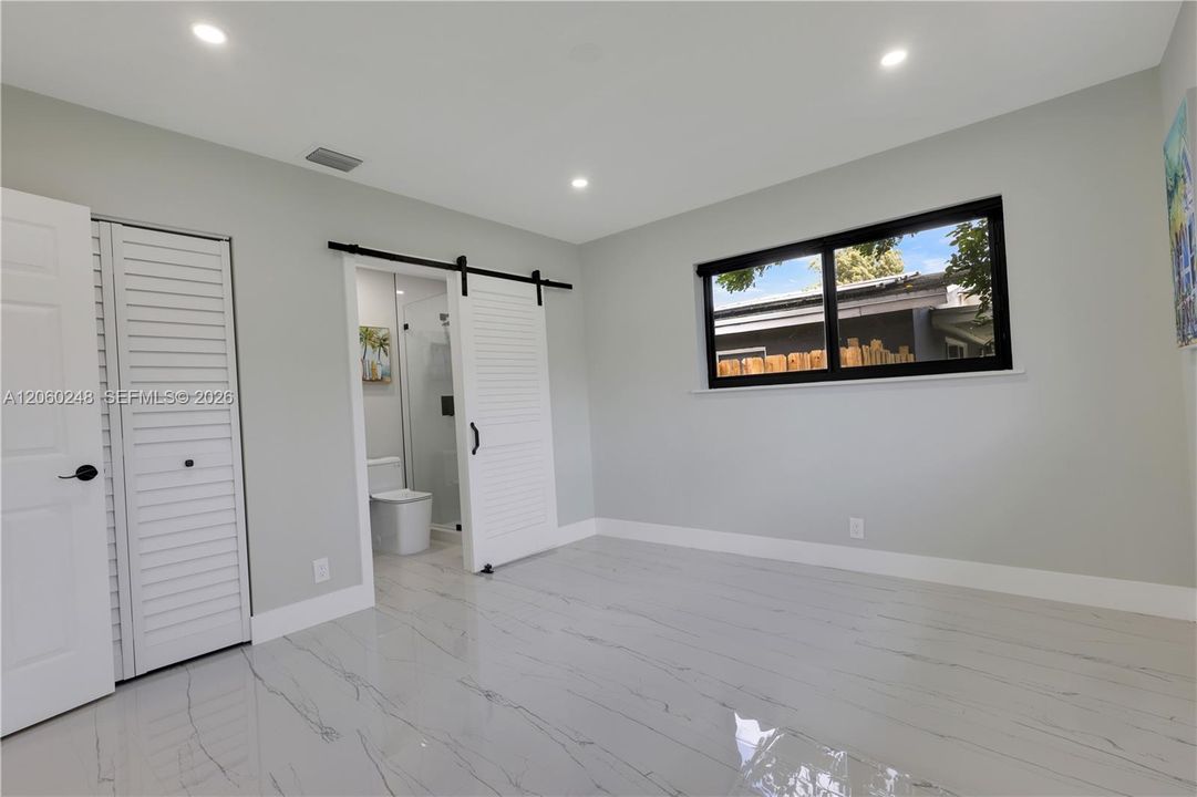 En Venta: $749,000 (3 camas, 3 baños, 1347 Pies cuadrados)