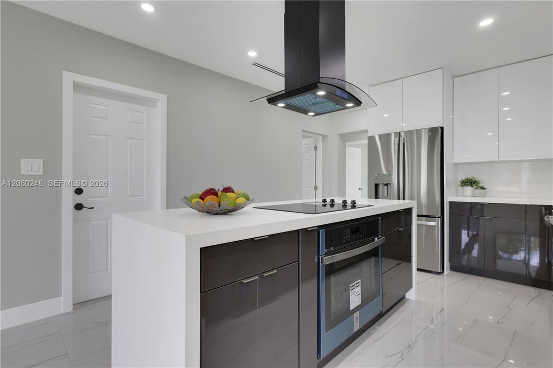 En Venta: $749,000 (3 camas, 3 baños, 1347 Pies cuadrados)