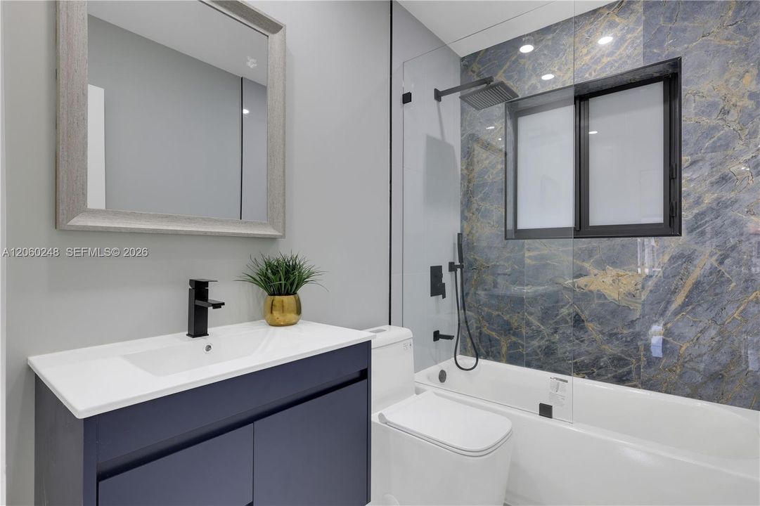 En Venta: $749,000 (3 camas, 3 baños, 1347 Pies cuadrados)