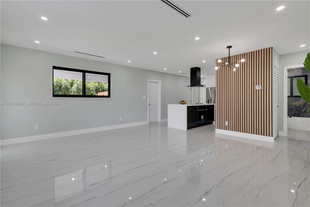 En Venta: $749,000 (3 camas, 3 baños, 1347 Pies cuadrados)