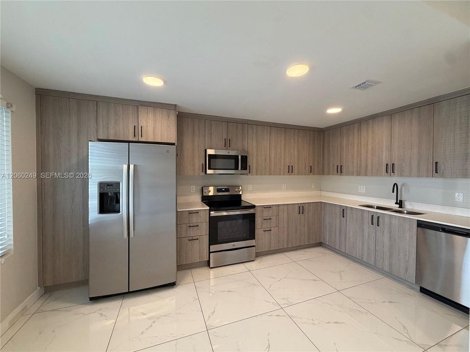 For Rent: $3,550 (4 beds, 3 baths, 1398 Square Feet)