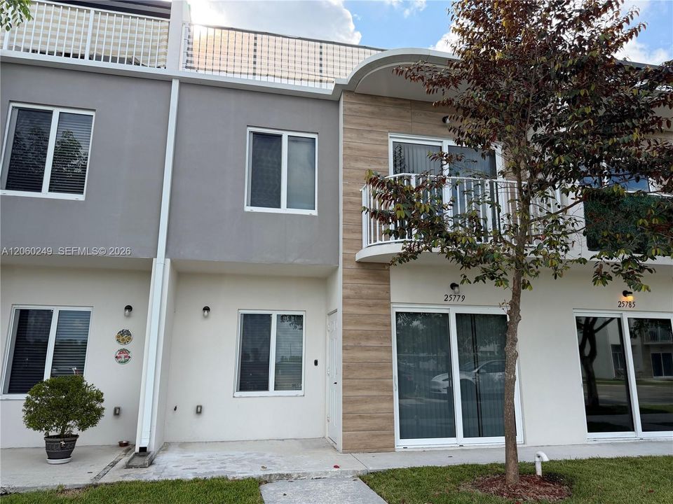 For Rent: $3,550 (4 beds, 3 baths, 1398 Square Feet)