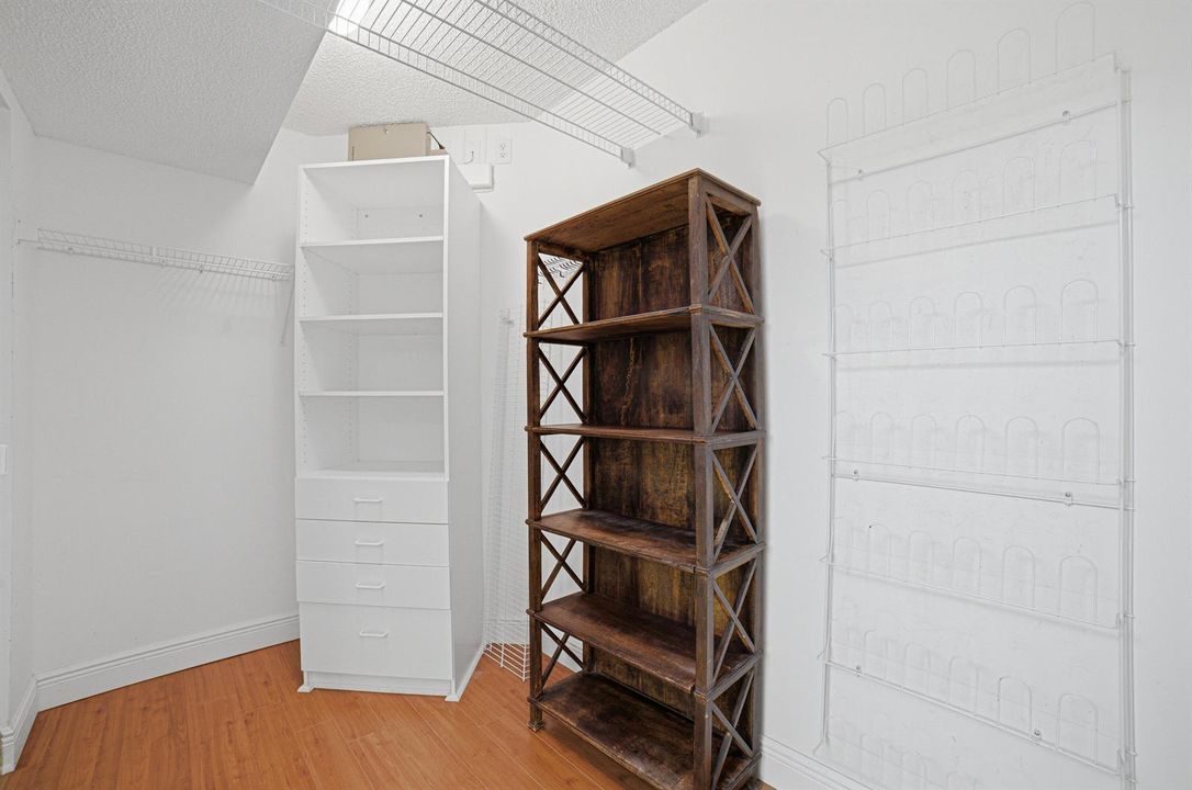 Bedroom2-Closet