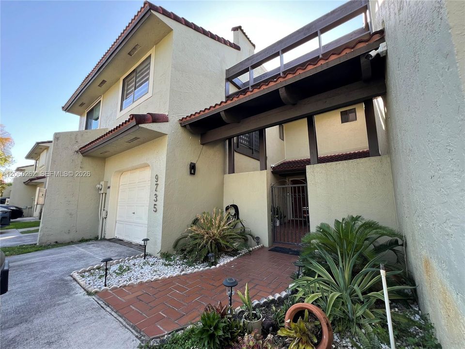 En Venta: $595,000 (3 camas, 2 baños, 1712 Pies cuadrados)