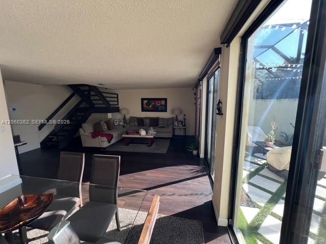 En Venta: $595,000 (3 camas, 2 baños, 1712 Pies cuadrados)