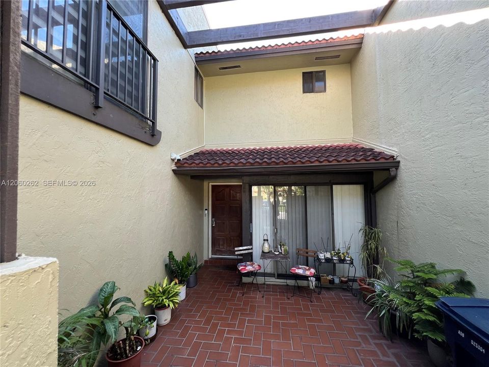 En Venta: $595,000 (3 camas, 2 baños, 1712 Pies cuadrados)