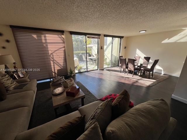 En Venta: $595,000 (3 camas, 2 baños, 1712 Pies cuadrados)