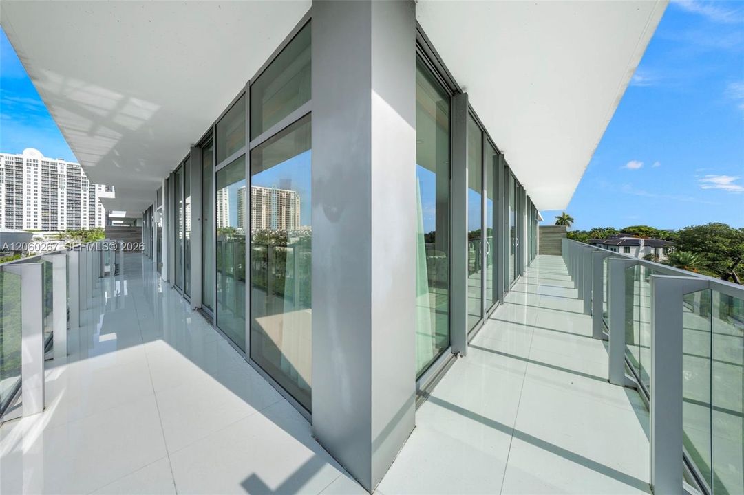 For Sale: $5,595,000 (3 beds, 3 baths, 2734 Square Feet)