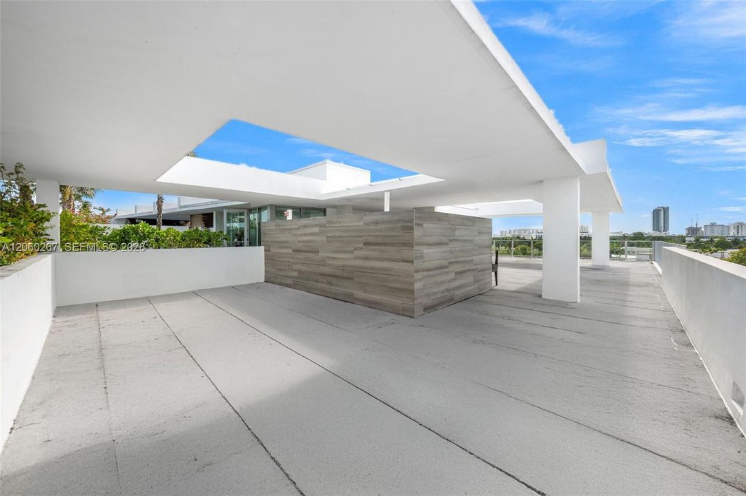 For Sale: $5,595,000 (3 beds, 3 baths, 2734 Square Feet)