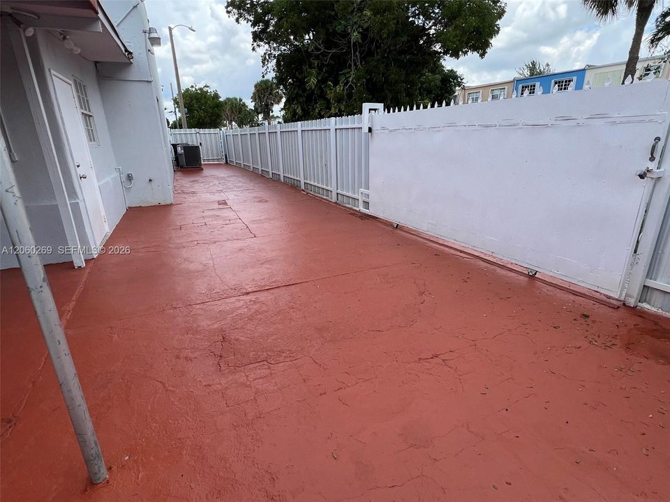 В аренду: $3,400 (3 спален, 2 ванн, 1720 Квадратных фут)