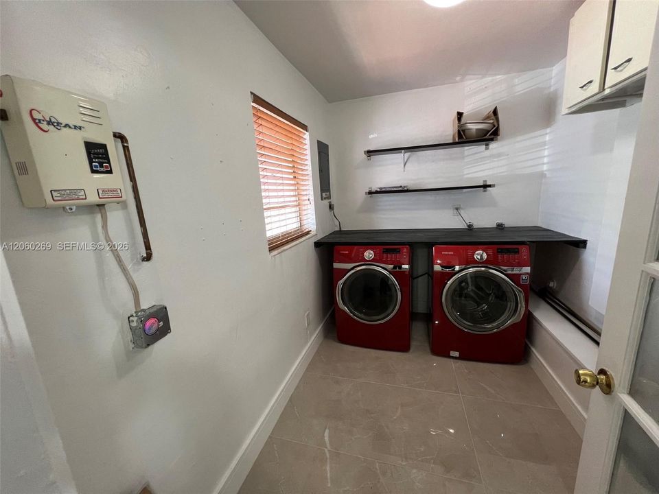 В аренду: $3,400 (3 спален, 2 ванн, 1720 Квадратных фут)