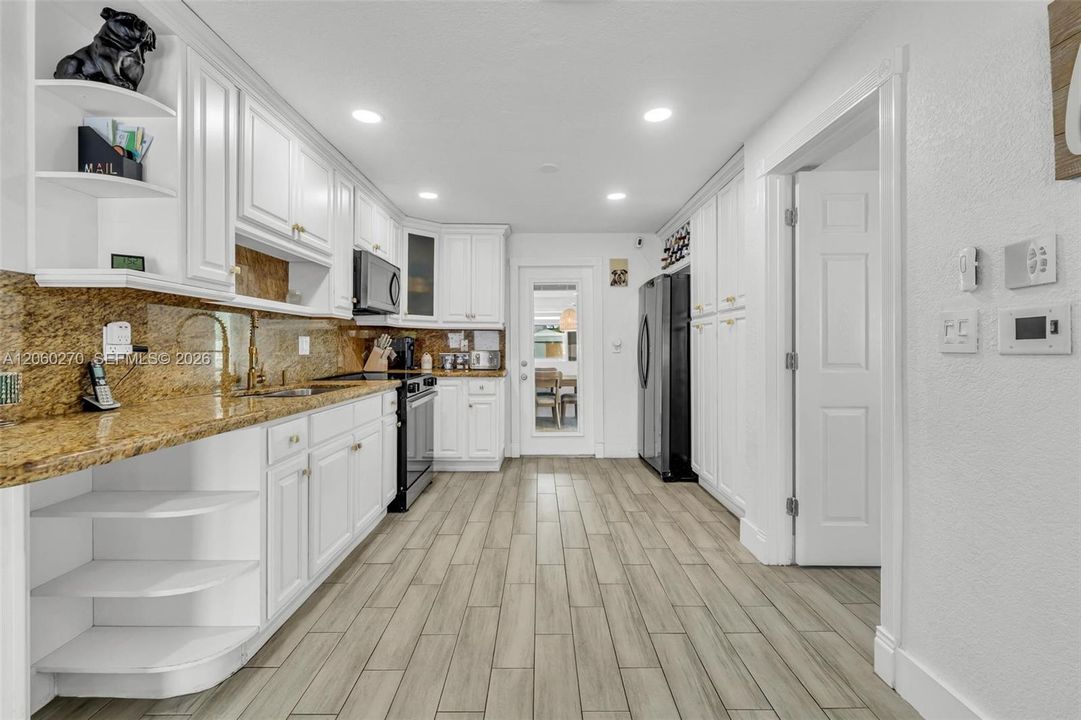 出租: $3,450 (4 贝兹, 2 浴室, 1192 平方英尺)