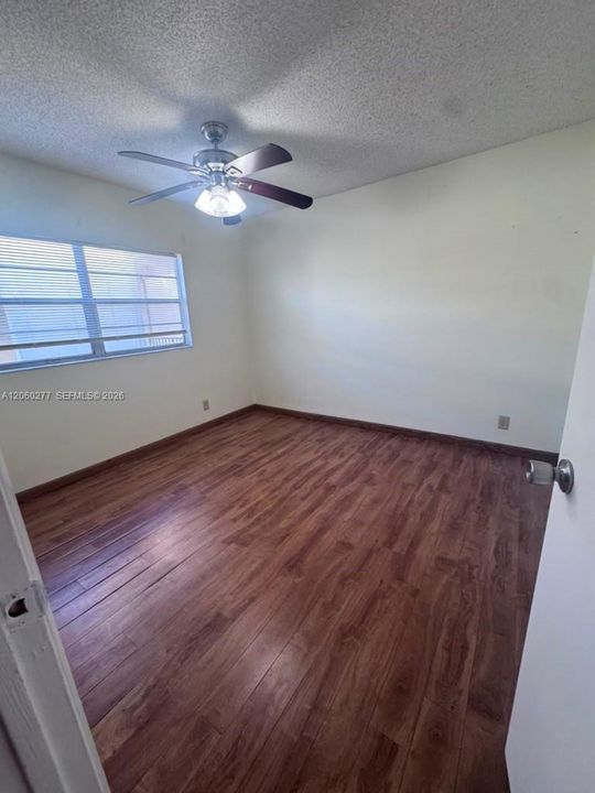 Activo con contrato: $1,600 (2 camas, 1 baños, 825 Pies cuadrados)