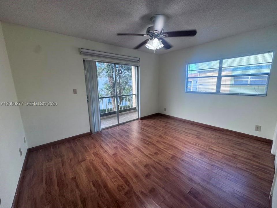 Activo con contrato: $1,600 (2 camas, 1 baños, 825 Pies cuadrados)