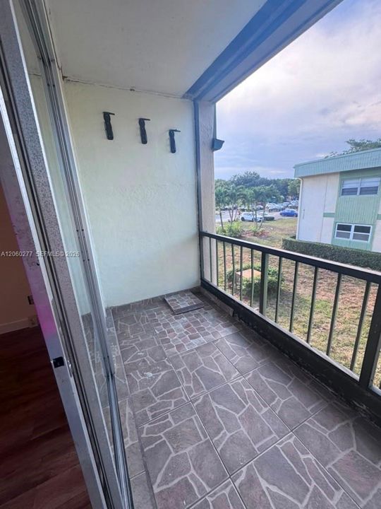 Activo con contrato: $1,600 (2 camas, 1 baños, 825 Pies cuadrados)