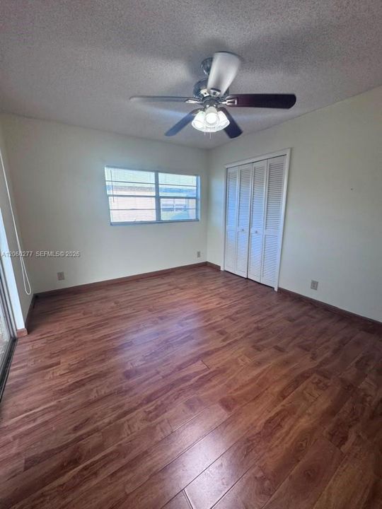 Activo con contrato: $1,600 (2 camas, 1 baños, 825 Pies cuadrados)