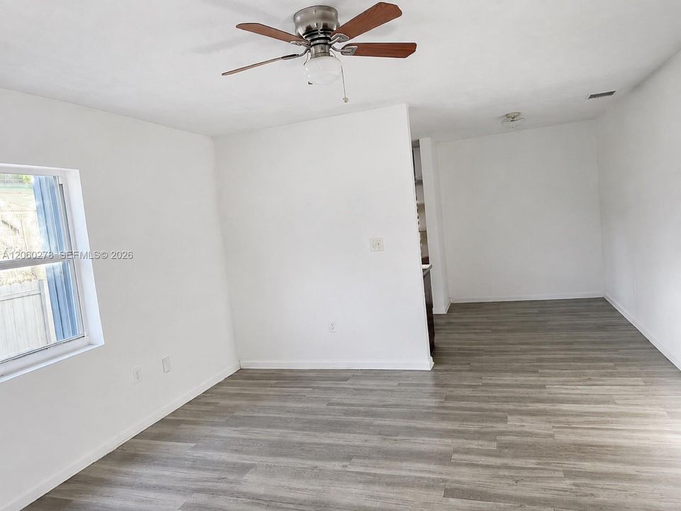 En Venta: $599,000 (4 camas, 3 baños, 1458 Pies cuadrados)