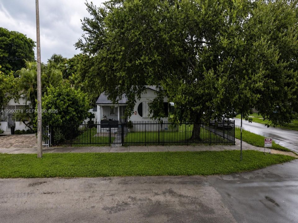 En Venta: $599,000 (4 camas, 3 baños, 1458 Pies cuadrados)