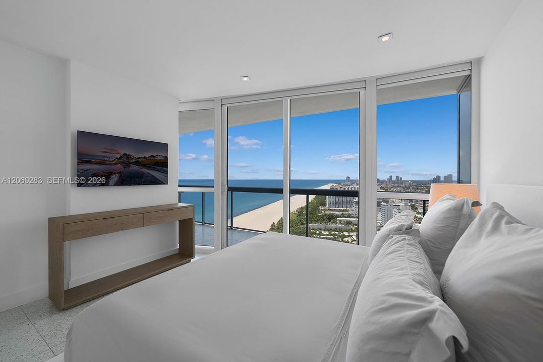 For Sale: $5,200,000 (2 beds, 2 baths, 1141 Square Feet)