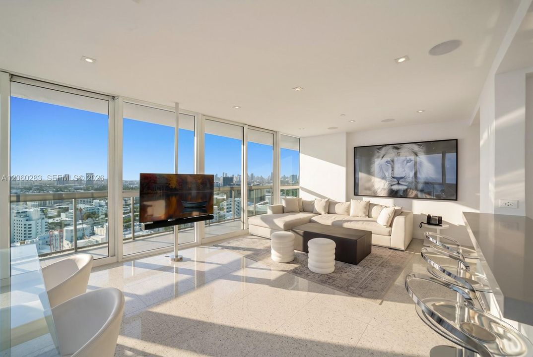 For Sale: $5,200,000 (2 beds, 2 baths, 1141 Square Feet)