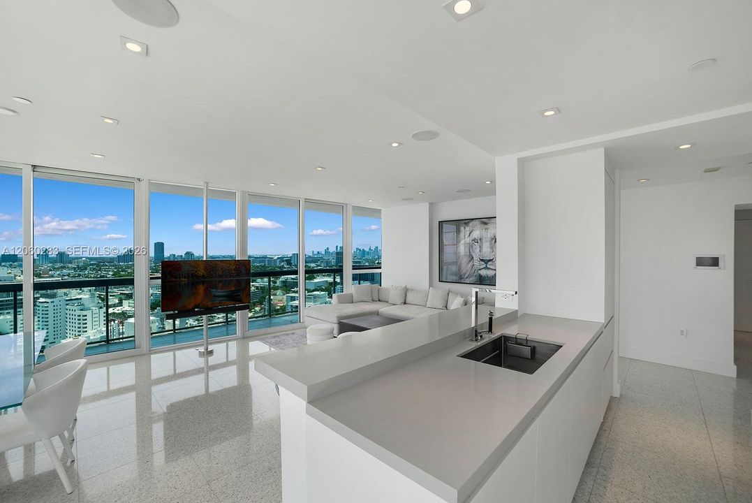 For Sale: $5,200,000 (2 beds, 2 baths, 1141 Square Feet)