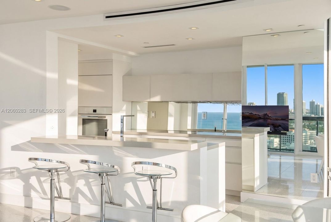For Sale: $5,200,000 (2 beds, 2 baths, 1141 Square Feet)