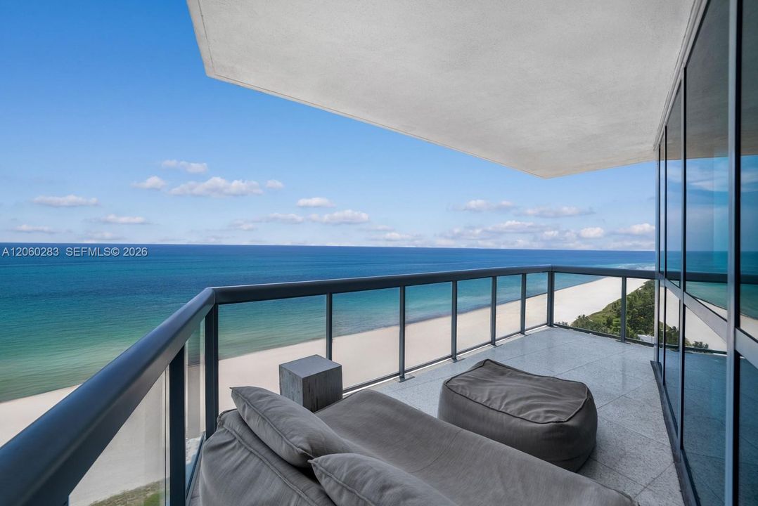 For Sale: $5,200,000 (2 beds, 2 baths, 1141 Square Feet)