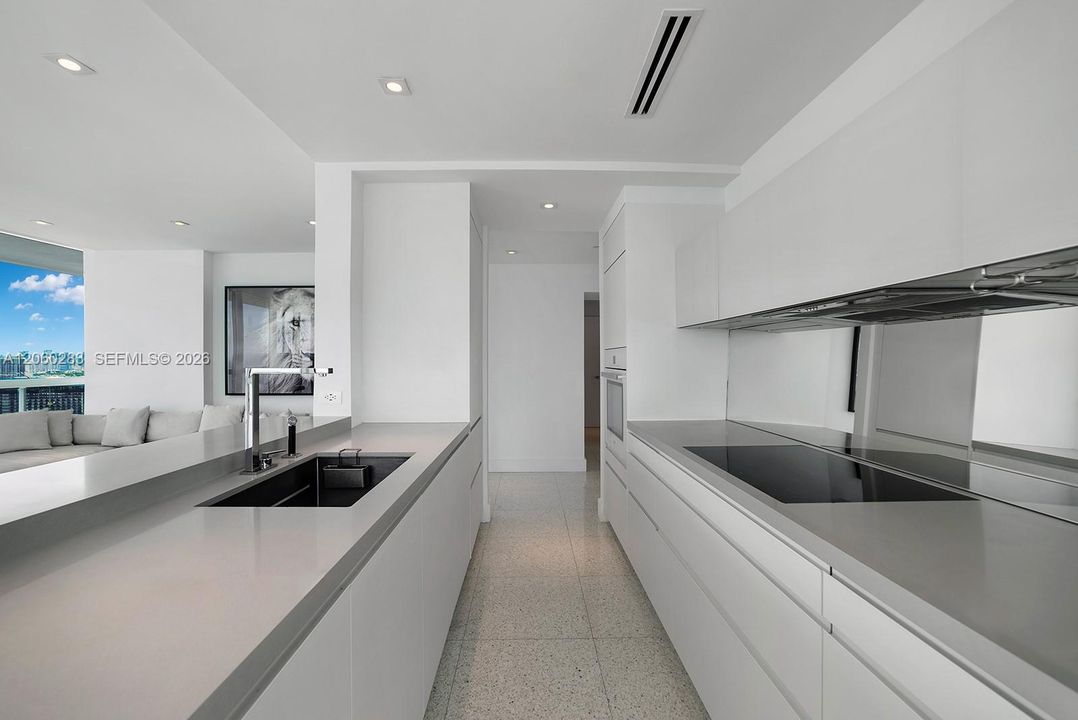 For Sale: $5,200,000 (2 beds, 2 baths, 1141 Square Feet)