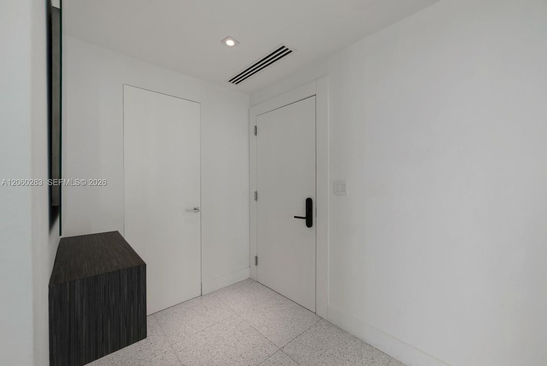 For Sale: $5,200,000 (2 beds, 2 baths, 1141 Square Feet)