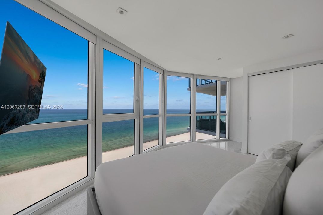 For Sale: $5,200,000 (2 beds, 2 baths, 1141 Square Feet)