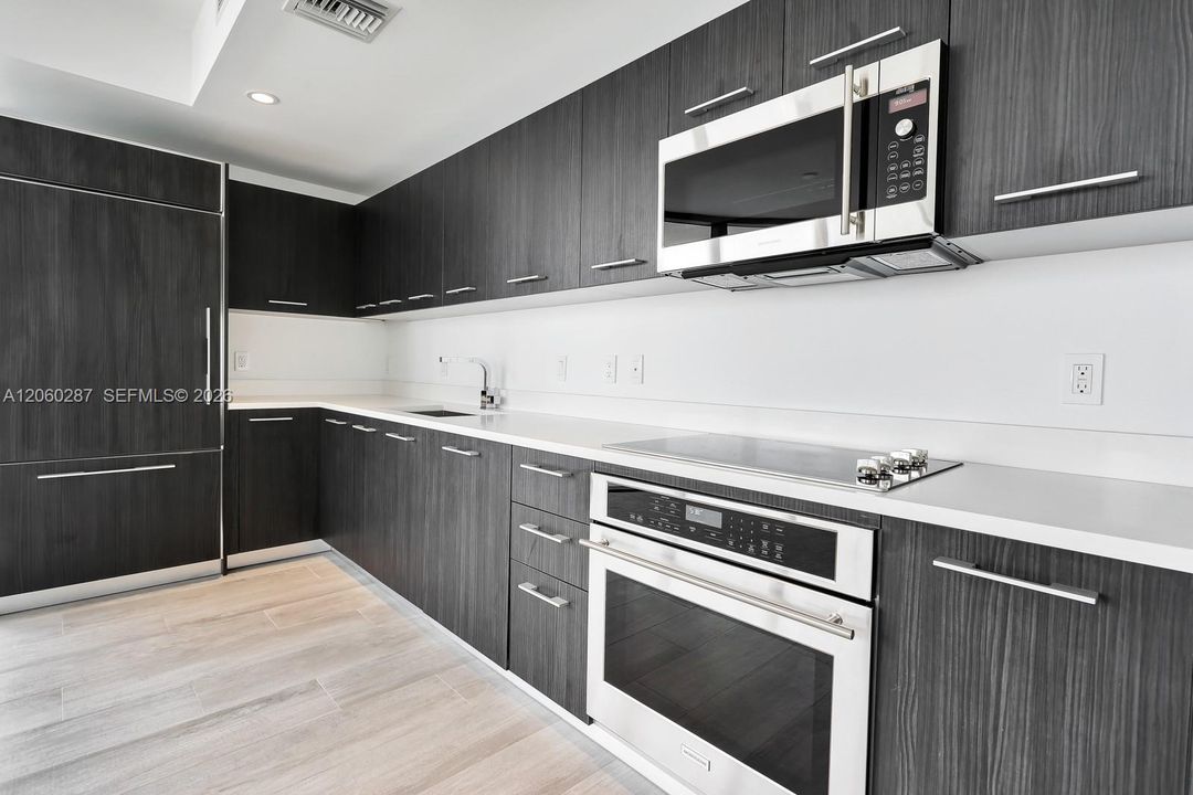 В аренду: $5,100 (2 спален, 2 ванн, 1048 Квадратных фут)
