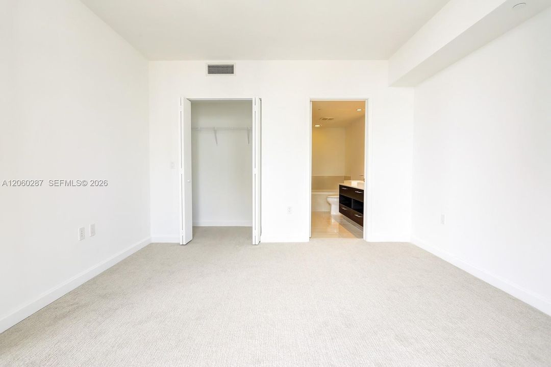 В аренду: $5,100 (2 спален, 2 ванн, 1048 Квадратных фут)