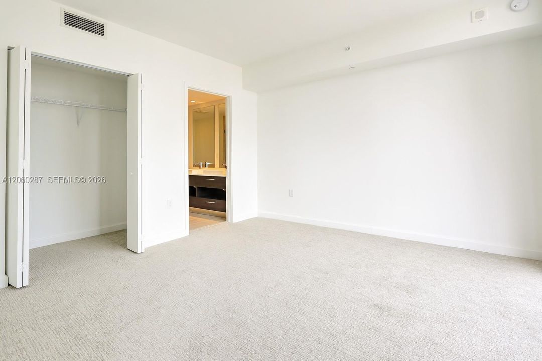 В аренду: $5,100 (2 спален, 2 ванн, 1048 Квадратных фут)