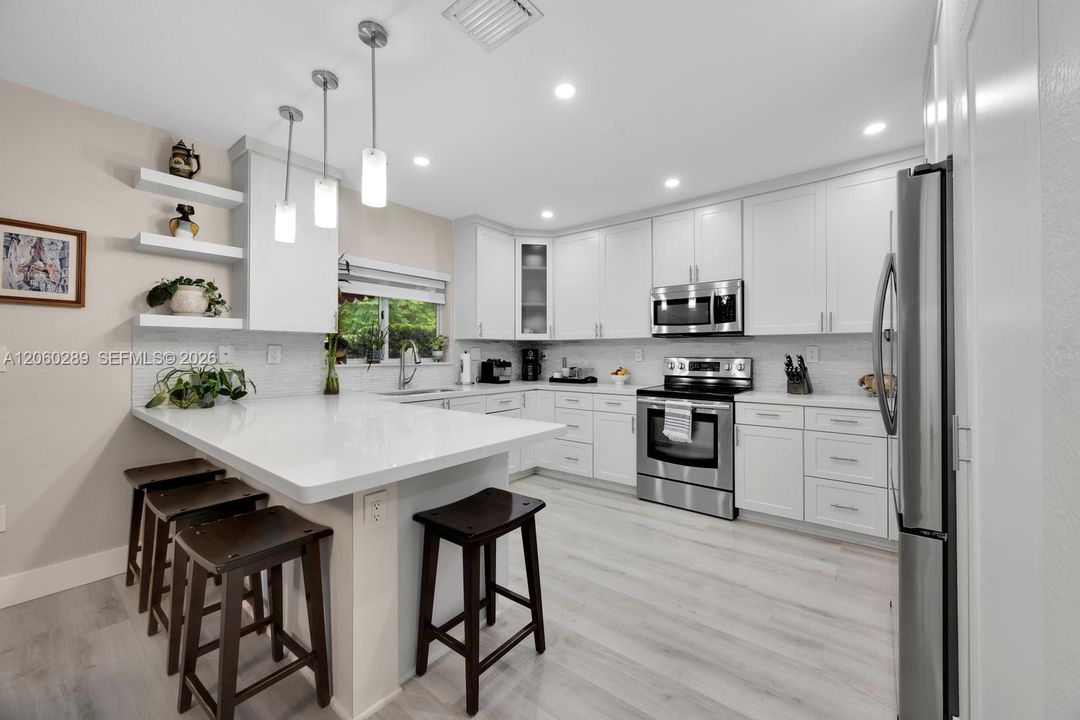 На продажу: $599,900 (4 спален, 2 ванн, 2179 Квадратных фут)