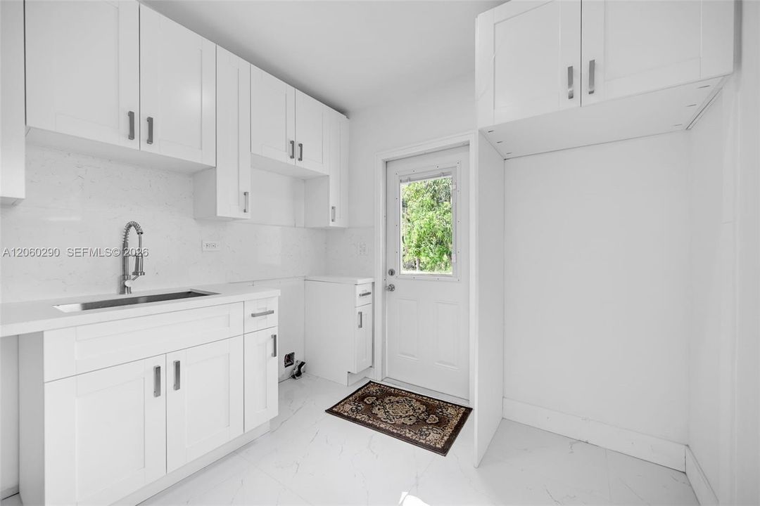 На продажу: $439,000 (2 спален, 1 ванн, 720 Квадратных фут)