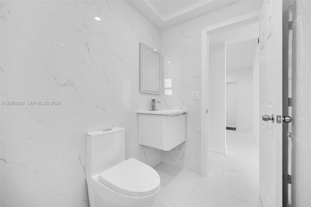На продажу: $439,000 (2 спален, 1 ванн, 720 Квадратных фут)