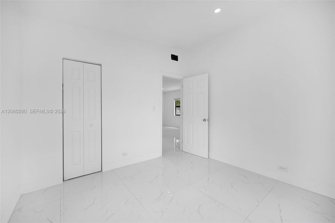 На продажу: $439,000 (2 спален, 1 ванн, 720 Квадратных фут)