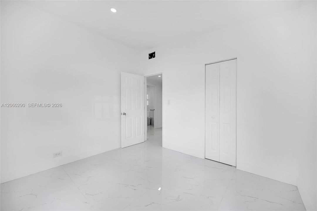 На продажу: $439,000 (2 спален, 1 ванн, 720 Квадратных фут)