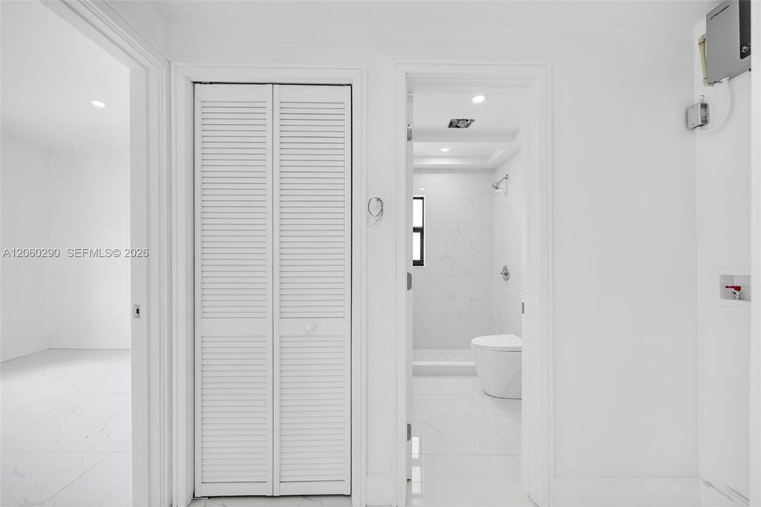 На продажу: $439,000 (2 спален, 1 ванн, 720 Квадратных фут)