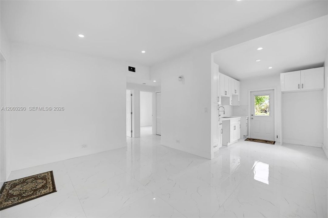 На продажу: $439,000 (2 спален, 1 ванн, 720 Квадратных фут)