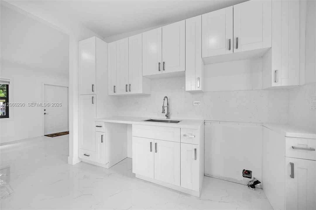 На продажу: $439,000 (2 спален, 1 ванн, 720 Квадратных фут)