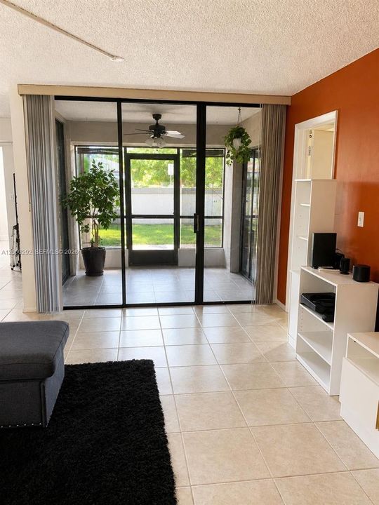 В аренду: $2,300 (2 спален, 2 ванн, 1218 Квадратных фут)