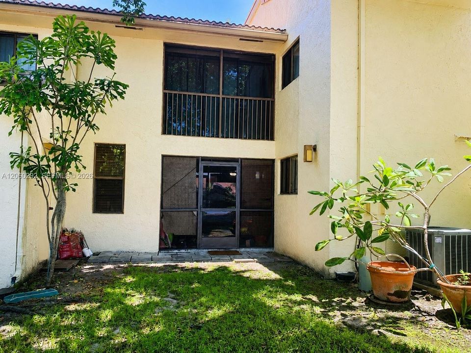 В аренду: $2,300 (2 спален, 2 ванн, 1218 Квадратных фут)