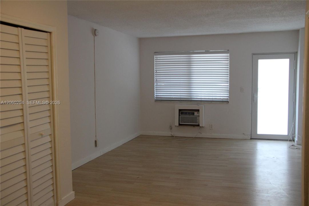 В аренду: $1,650 (0 спален, 1 ванн, 400 Квадратных фут)