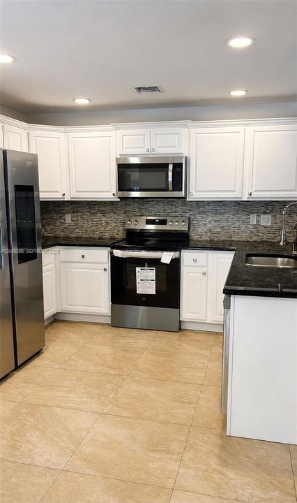 En Venta: $780,000 (4 camas, 2 baños, 1927 Pies cuadrados)